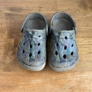 Kids camo sandals. Toddler size 9